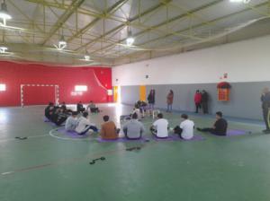 La surfista que desafía las limitaciones físicas inspira a menores de Tierras de Oria