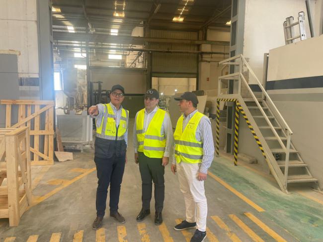 El viceconsejero de Industria detalla las ayudas de CRECE a los empresarios del mármol