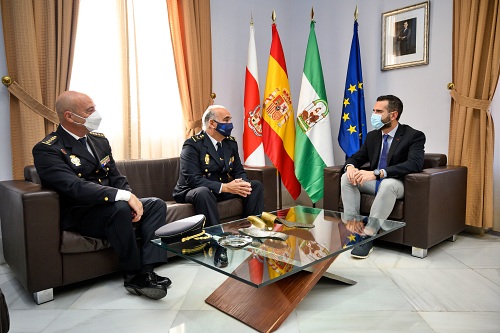 El alcalde recibe al nuevo Jefe Superior de Policía de Andalucía Oriental