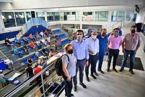 El alcalde visita la lonja y traslada su apoyo al sector de la pesca