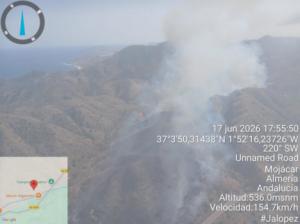 Infoca moviliza un gran despliegue aéreo ante un preocupante incendio forestal en Mojácar