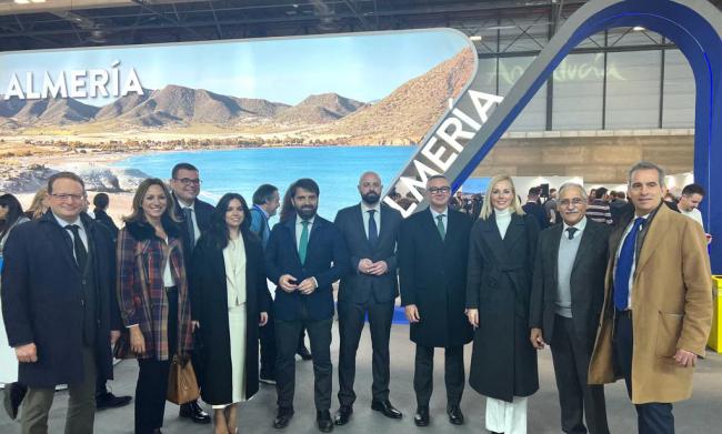 VOX visita Fitur y denuncia la “falta de voluntad política” para mejorar las comunicaciones en Almería