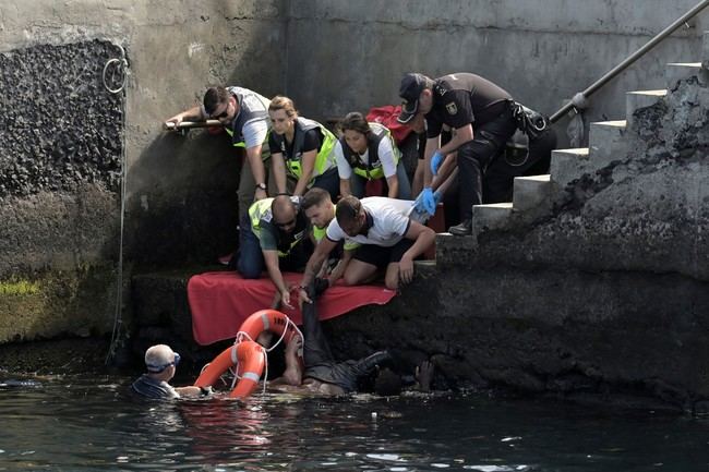 Tragedia en El Hierro: vuelco de cayuco deja menores graves en Tenerife