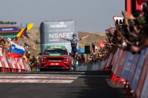 Almería corona a Omrzel en una épica jornada de alta montaña en La Vuelta