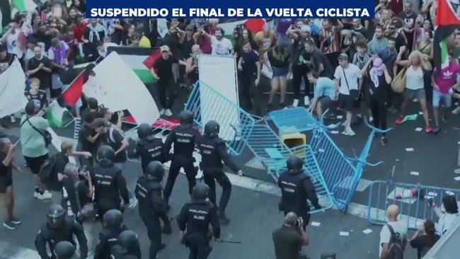 La Vuelta lamenta incidentes que interrumpieron la carrera y celebra a Vingegaard como campeón