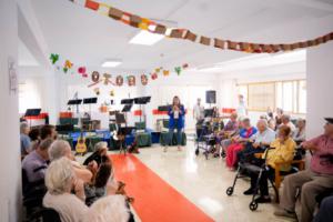Homenaje a tres usuarios de la Residencia de Diputación en el Día del Mayor