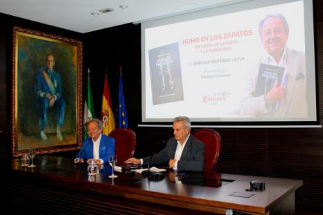 Martinez Leyva presentó su libro “Humo en los zapatos” en Sevilla.