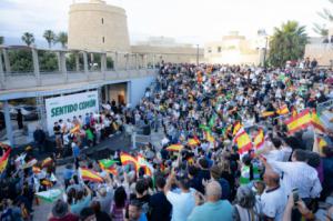 Abascal sitúa Almería como eje de su ofensiva contra la inmigración y el abandono del campo