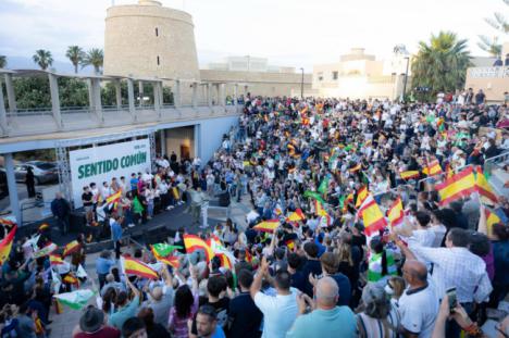 Abascal sitúa Almería como eje de su ofensiva contra la inmigración y el abandono del campo
