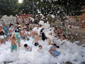 La comunidad gitana de Vícar celebra el verano con una Fiesta del Agua
