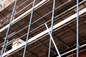 Ventajas del andamio móvil de aluminio: versatilidad, montaje rápido y cumplimiento de la normativa europea