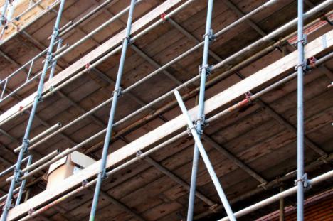 Ventajas del andamio móvil de aluminio: versatilidad, montaje rápido y cumplimiento de la normativa europea