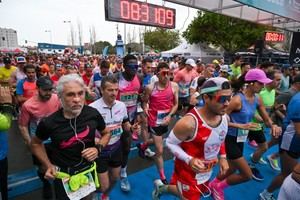 Lahsaini y Castany se coronan en el Medio Maratón de Almería 2026
