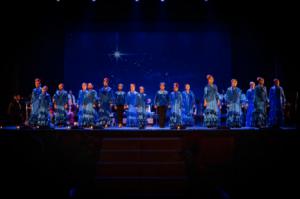 La alegría, el cante y el baile llenan el Auditorio de Roquetas de Mar con la Zambomba ‘Entre flamencos’