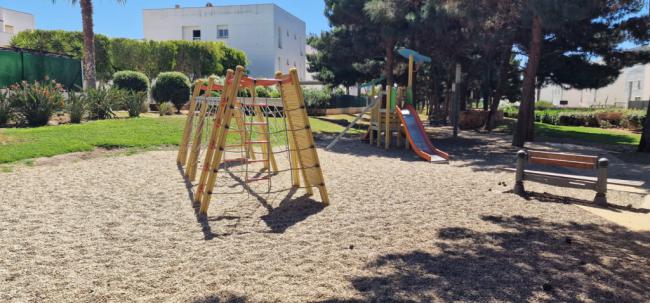 El Toyo contará con una zona de juegos inclusiva y accesible